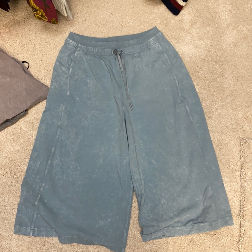 Blue lululemon culotte - perfect condition